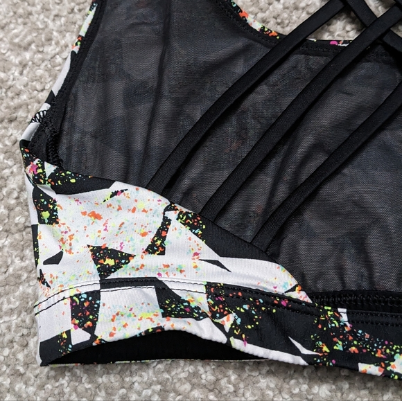 (2/$25) VictoriaSport strappy cross back yoga bra black white geo shape - Picture 5 of 12